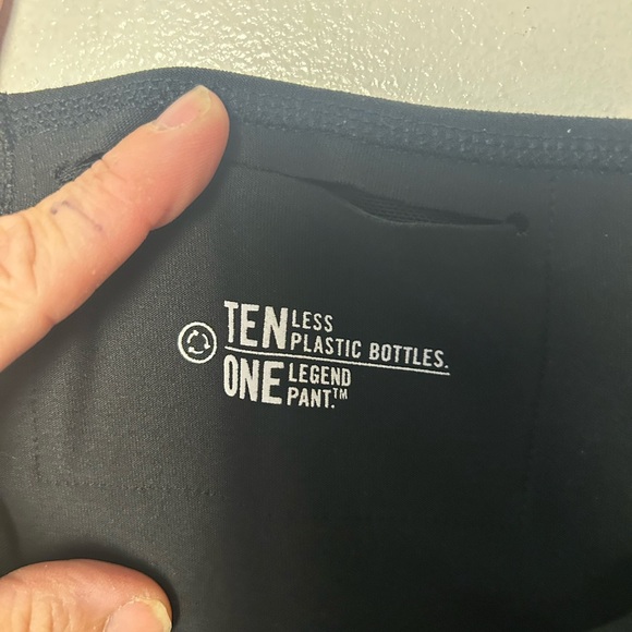 Nike women’s small classic cropped leggings black - Picture 3 of 6